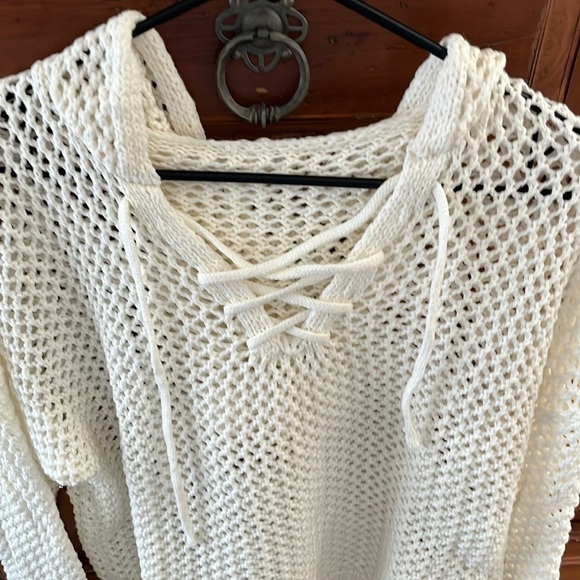 Women's Cream Hoodie Sweater NWOT - Picture 2 of 9